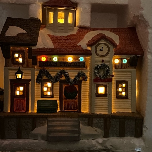 Vintage NOMA Dickensville Collectibles Lighted Christmas Village - Picture 5 of 6